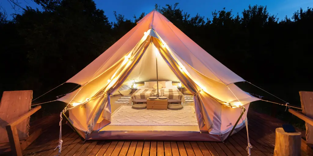 Glamping Mewah: Pengalaman Berkemah Modern yang Memanjaka